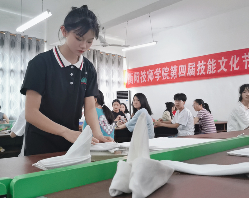 经贸系组织开展衡阳技师学院第四届技能文化节会计项目、餐巾折花项目竞赛