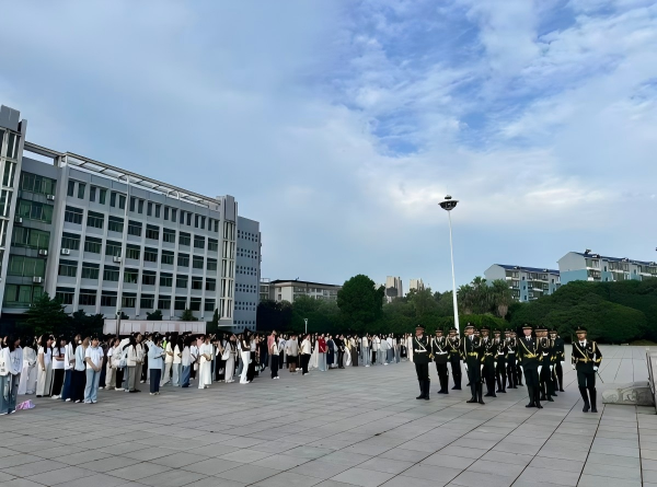 匠心筑梦,技能成才——经贸旅游学院举行国旗下讲话活动