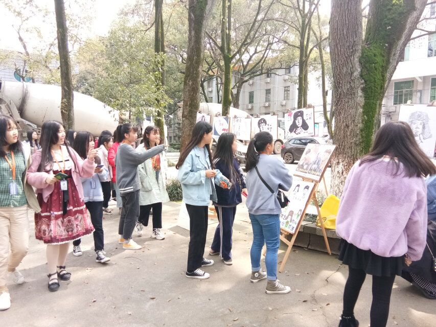 工模具设计和制造系雷锋月宣传画展成功举办