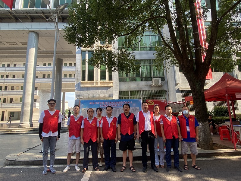 模具系党总支开展迎新志愿服务活动