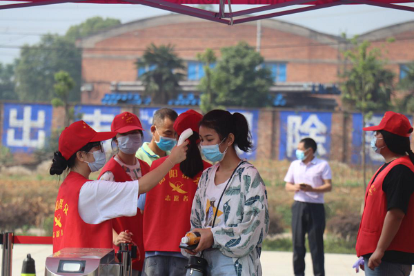 衡阳技师学院：“衡阳群众”青年志愿者助力开学复课 