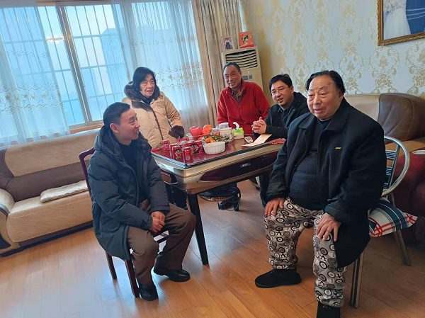院领导走访慰问离退休生活困难群众、困难党员、老党员、老干部