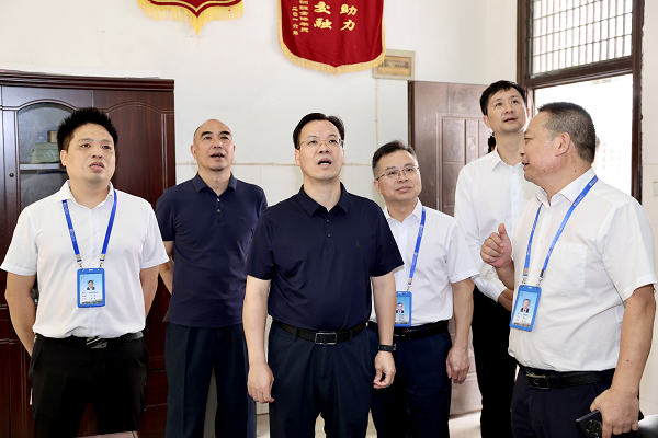 省民宗委党组副书记、副主任胡建新一行来学院调研指导民族团结进步示范点创建工作 