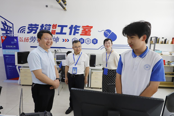 省人社厅专家组一行来我院调研