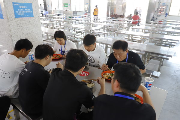 机关第一党支部开展“美好‘食’光、有爱‘餐’与”主题党日活动
