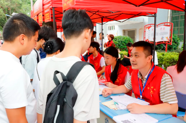 迎新季 | 点亮匠心，助力梦想！2025级班主任已就位！