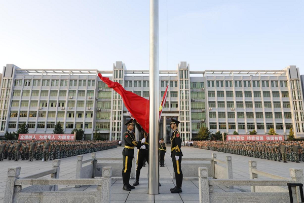 衡阳技师学院举行升国旗仪式暨“国旗下的讲话”活动