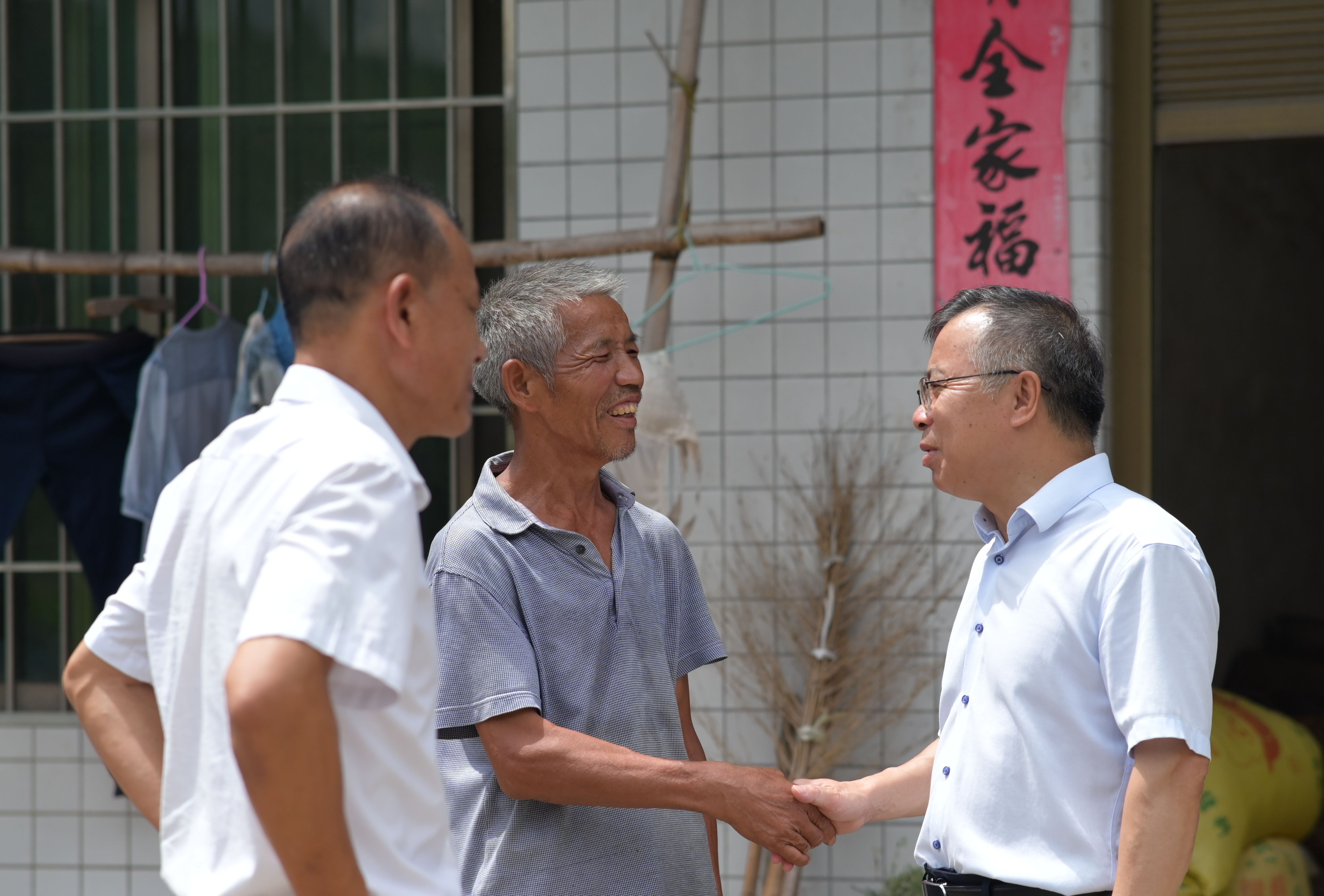 学院党委书记肖春林一行调研乡村振兴工作