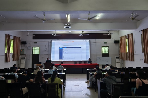 学院召开网站管理专题培训会