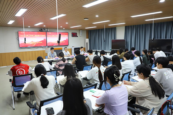 学院2025年度入党积极分子培训班开班 党委书记讲授专题党课